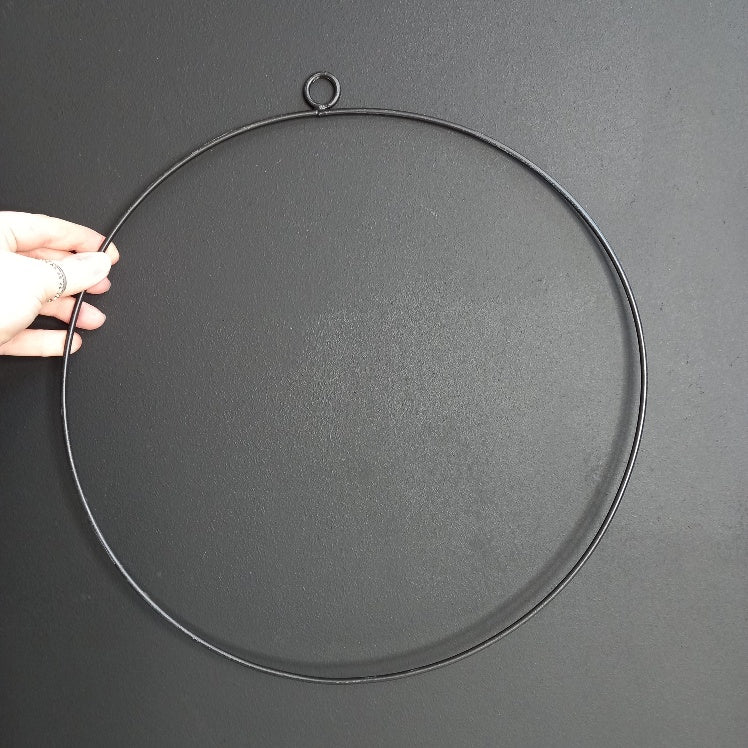 Black Wire Rings 35cm
